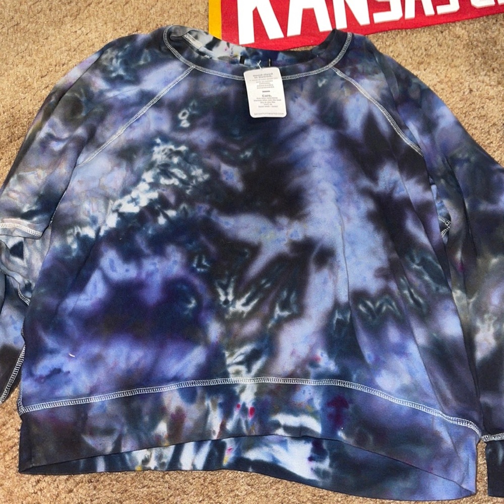 Super cute tie dye crew neck!